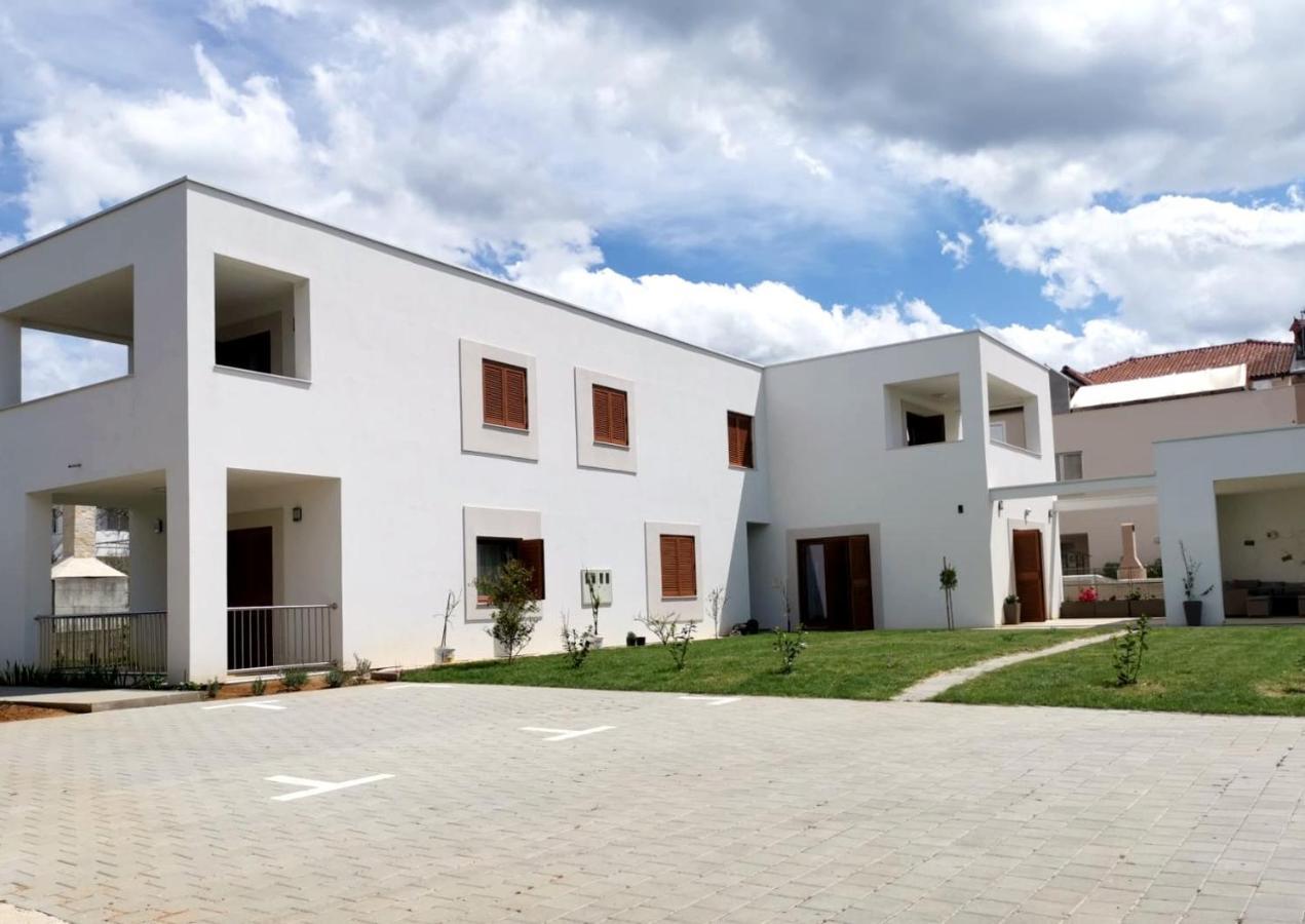 Apartments Leticia Врси Экстерьер фото